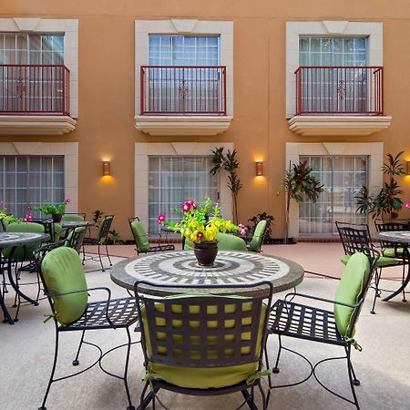 Best Western Plus Atrium Inn Schertz Bagian luar foto