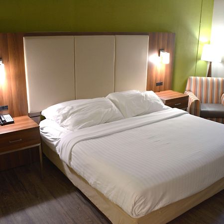 Best Western Plus Atrium Inn Schertz Bagian luar foto